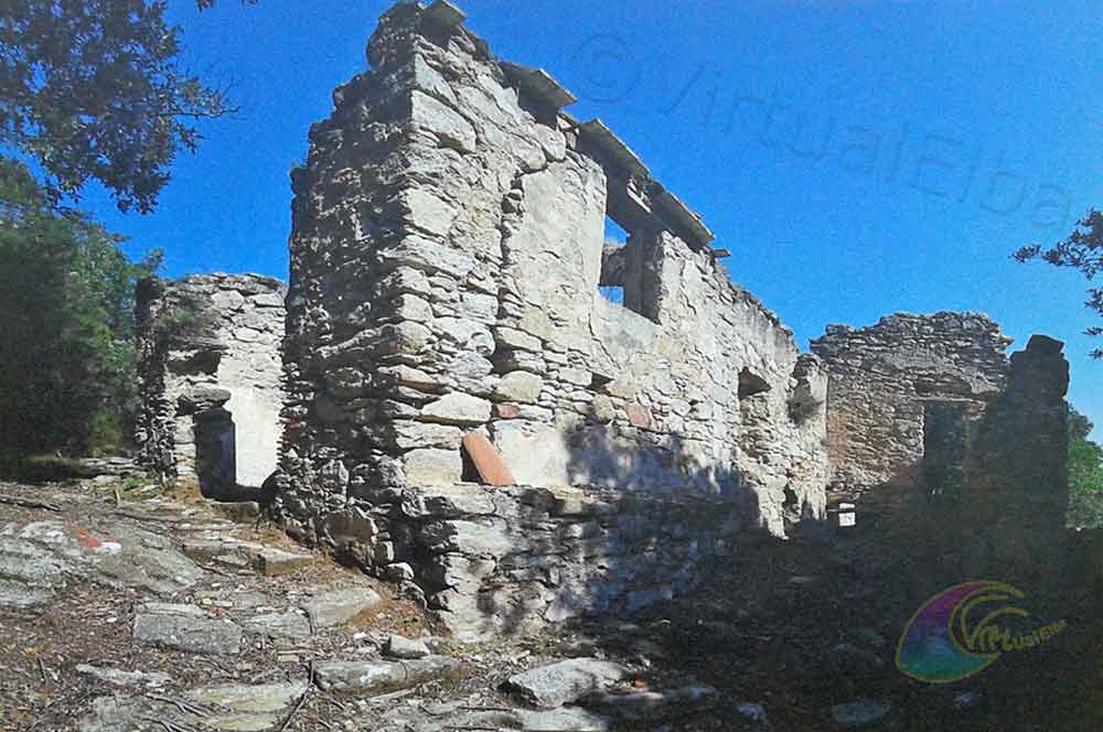 Detalles de los muros exteriores de la Ermita de San François Xavier