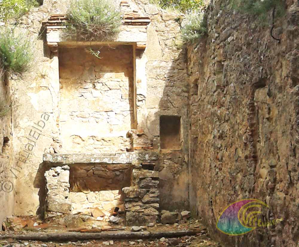 Altar de mampostería de la Ermita de San François Xavier