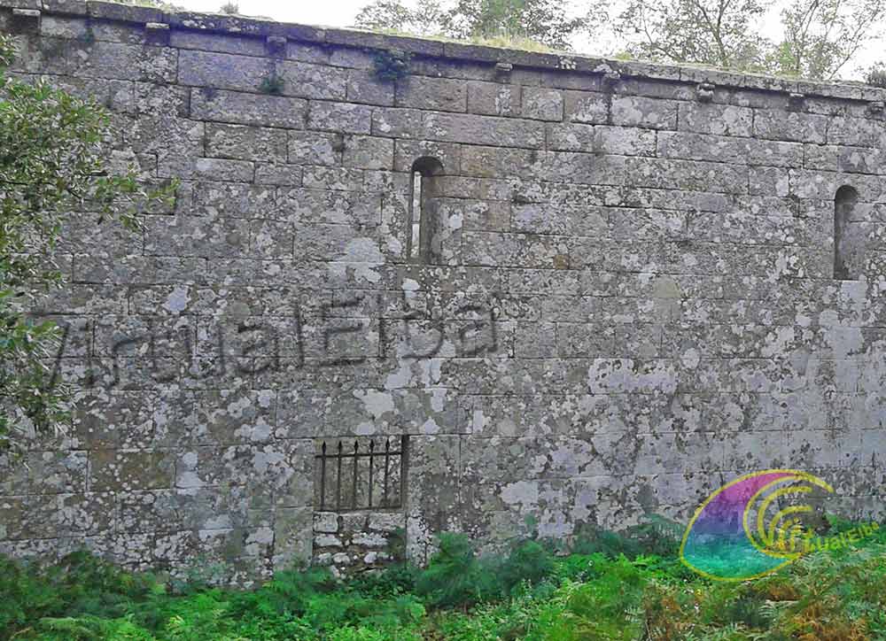Segunda entrada a la iglesia.