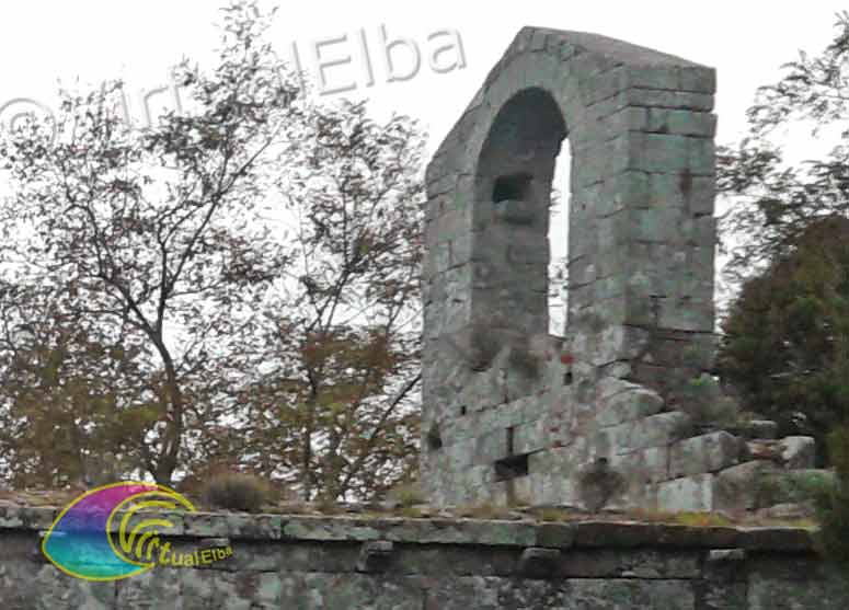 El campanario de la iglesia parroquial de San Giovanni in Campo