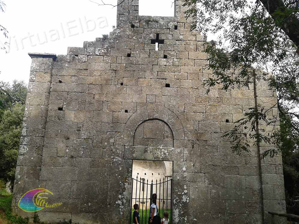 Acceso principal a la Iglesia Parroquial de San Giovanni in Campo