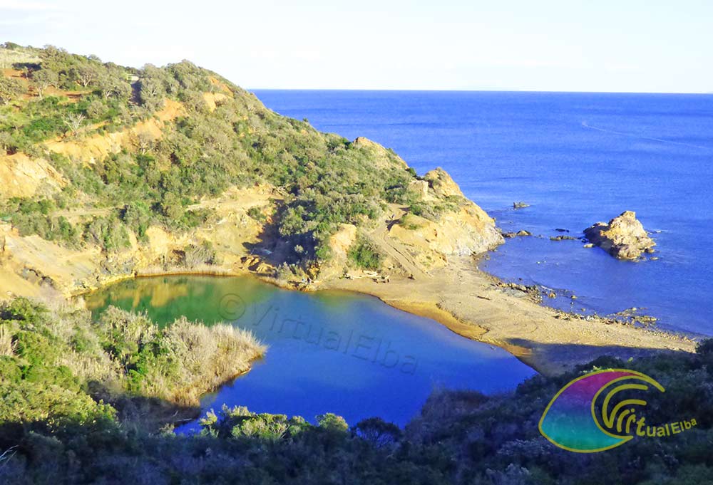 Hermoso lago y playa de Terranera - Isla de Porto Azzurro Elba