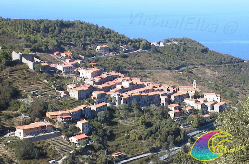 Marciana Alta visto dalla via per Monte Capanne