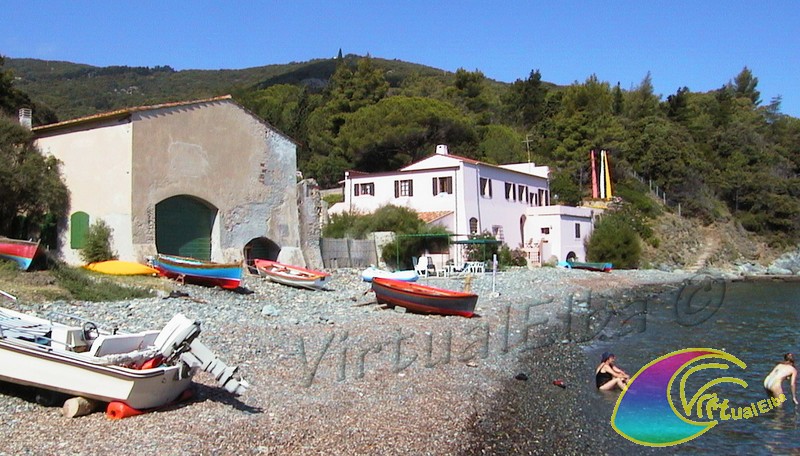 Spiaggia del Bagno ex tonnara di Procchio