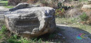 La Nave Cavoli scultura in granito di 2.000 anni