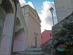 Escalera que conduce a la iglesia de San Sebastiano y Fabiano