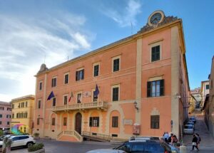 El edificio que alberga el municipal de Portoferraio