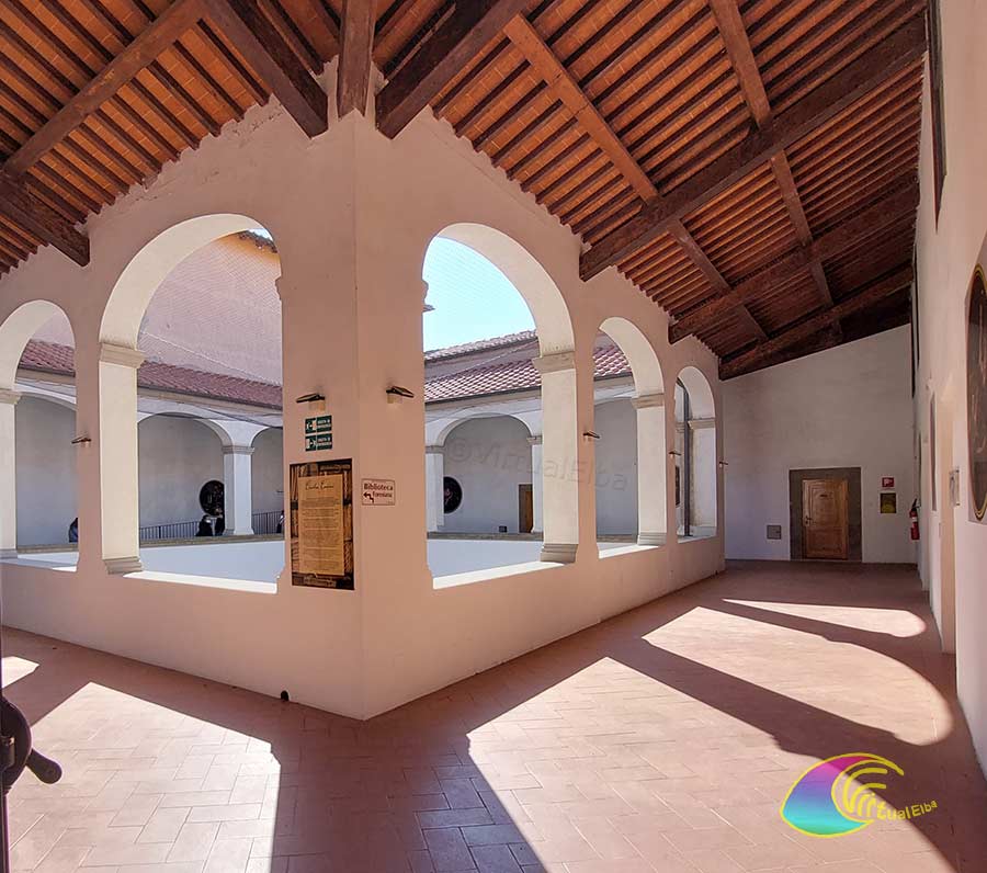 Centro Cultural De Laugier antiguo cuartel de la Orden de los Caballeros de San Esteban