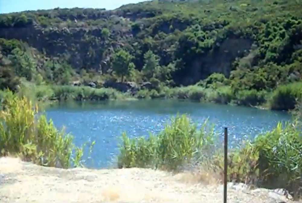 El lago formado con la extracción de la mina Sassi Neri