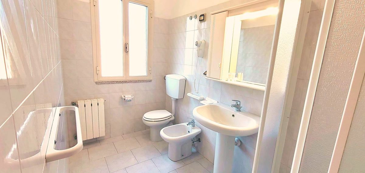 Residence Alithai Isola d'Elba bagno d'angolo con finestra