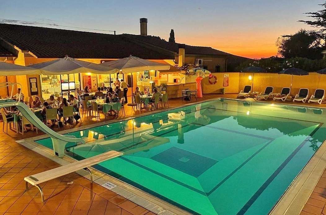 Piscina con bar ristorante Residence Alithai Isola d'Elba